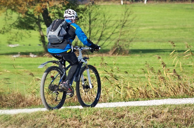 cyklista v přírodě